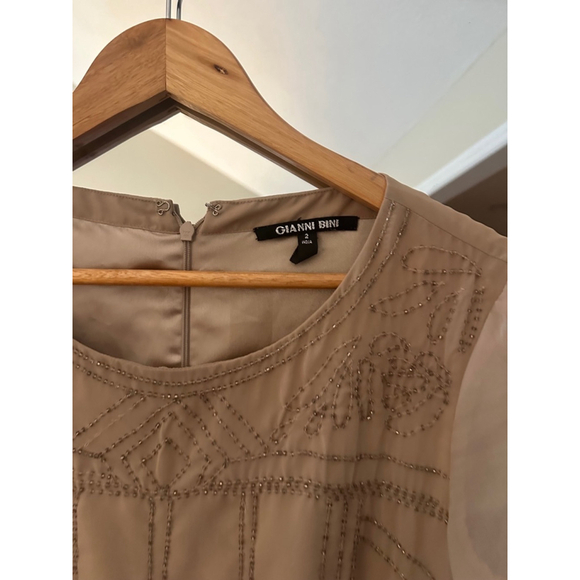 Women's Gianni Bini Beige Shift Dress Size 2 - Picture 4 of 6